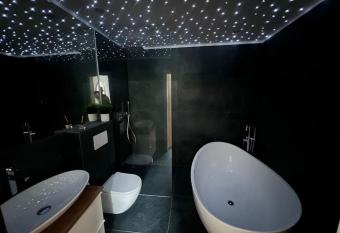 Tiny Wellness Apartment has rooms with a private hot tub