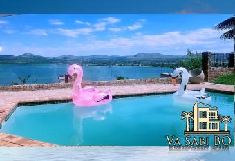 Va sabi bo, luxury family living in Hartbeespoort Dam has Balcony rooms