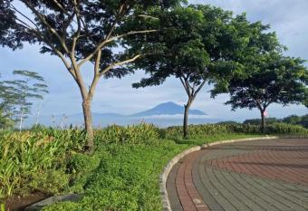 The Valley Guesthouse has Balcony rooms