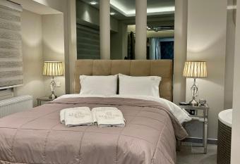 Maison De Luxx , Luxury With Jacuzzi A6 allows 18 year olds to book a room