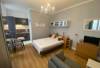 Studio rochefort allows 18 year olds to book a room