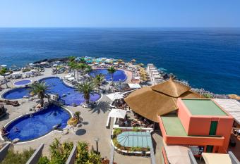 Barcel   Santiago - Adults Only allows 18 year olds to book a room