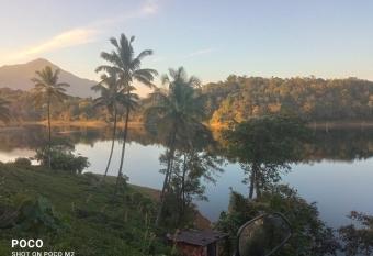 Lake View Cottage has Balcony rooms