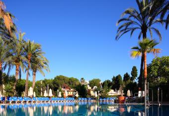 Valentin Reina Paguera allows 18 year olds to book a room