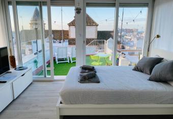   tico C  diz 360 allows 18 year olds to book a room