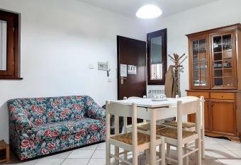 Ospitaci Appartamento del Giglio 57 allows 18 year olds to book a room