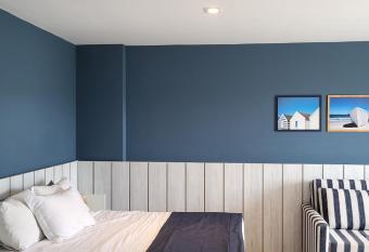 Flat luxo no Hotel Samba Cabo Frio allows 18 year olds to book a room