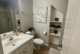 Beautiful Private Room for Rent allows 18 year olds to book a room