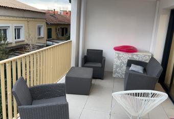 Appartement en duplex cosy gare saint roch has Balcony rooms