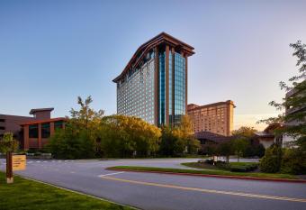 Harrah's Cherokee Casino Resort has Smoking rooms