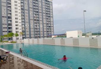 KAMI HOLIDAY HOME with SWIMMING POOL has rooms with a private hot tub