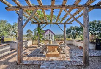 The Union Hill House has Balcony rooms