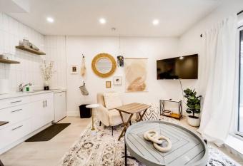 The Nook & Cranny Bsmt Suite, Near WEM & DT, Fast WiFi! Sleeps 4 has Balcony rooms