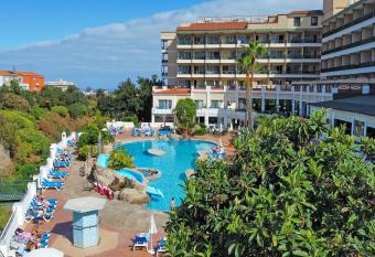 Blue Sea Costa Jardin & Spa allows 18 year olds to book a room