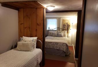 Woodland Cottage has Balcony rooms