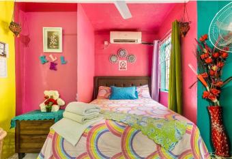 Colorful Private Room Oasis allows 18 year olds to book a room