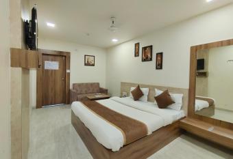 Hotel Palm Residency has Balcony rooms