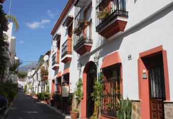 Hostal El Gallo has Balcony rooms