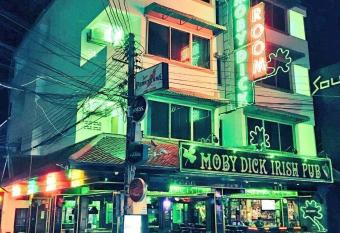 Moby Dick Guesthouse allows 18 year olds to book a room