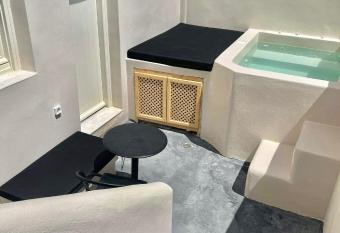 BlackRock suites has rooms with a private hot tub