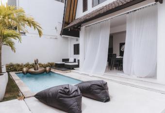 Villa Manis Kecil allows 18 year olds to book a room