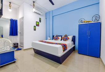 FabExpress Solitaire, Surat allows 18 year olds to book a room