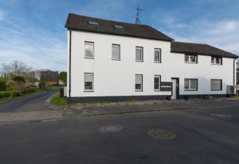 T&K Apartments Wegberg 6 Apartments allows 18 year olds to book a room