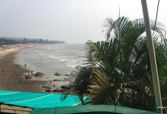 Hill Top Arambol has Balcony rooms