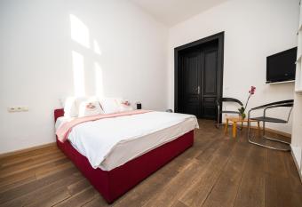 Old Town Rooms with Timeless View allows 18 year olds to book a room