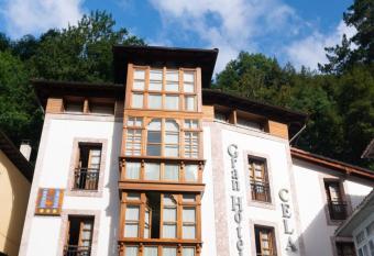 Gran Hotel Rural Cela allows 18 year olds to book a room