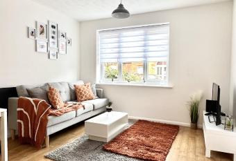 Luxury 2 Bed Apartment Stansted Airport Bishops Stortford has Balcony rooms