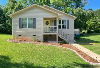 Your Own Home 15 Min from Downtown AVL has Balcony rooms