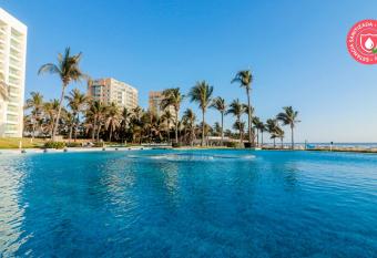 HostPal Tikal Punta Diamante con playa privada allows 18 year olds to book a room