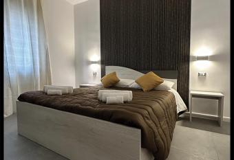 GIROOMS B&B has Balcony rooms