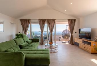 Apartment Cerin Prizba allows 18 year olds to book a room