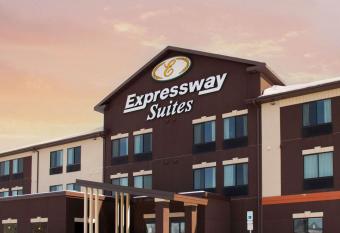 Grand Forks Lodge and Suites has rooms with a private hot tub