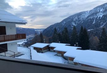 La casa degli gnomi has Balcony rooms