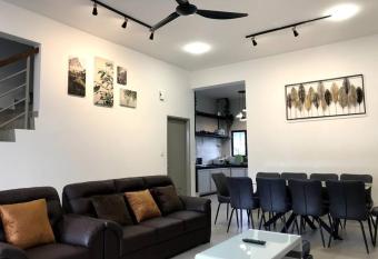 Cameron Highlands Golden Hills Night Market (15pax) @21Mstay has Balcony rooms