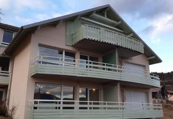 BALCONS du LAC has Balcony rooms