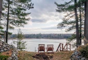 TheLake House has Balcony rooms