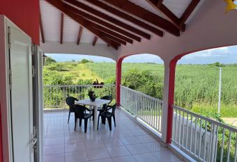 M LOCATION - La Fontaine Bleue has Balcony rooms