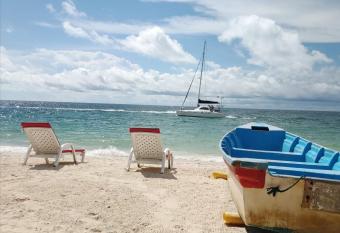 C4-R HABITACION TIPO CABA  A EN ISLA DE BARU allows 18 year olds to book a room