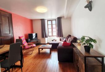 La ruelle des 2 vall  es has Balcony rooms