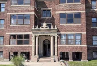 R&R RESORTS LOVELY 1 BDRM APARTMENT IN MIDTOWN has Balcony rooms