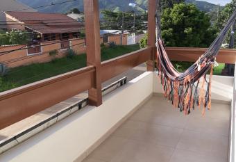 Casa Agrad  vel em S  o Pedro da Aldeia has Balcony rooms