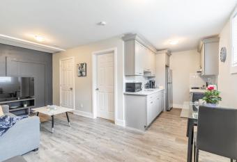 Cozy 1BR Boutique Apt - within DT Hamilton allows 18 year olds to book a room