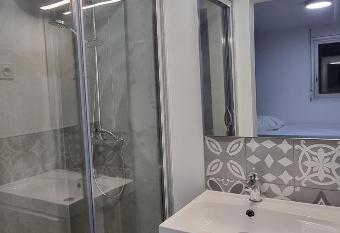 ^Cosy Apartments^ - Chambres avec douche privative - Metro - Wifi allows 18 year olds to book a room