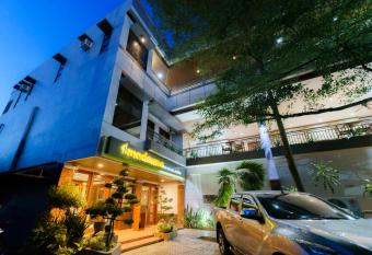 Madonna Hometel and Suites has Balcony rooms