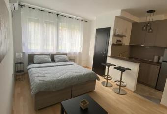 Vist apartmani allows 18 year olds to book a room