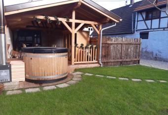 Gite Le Holzwurm allows 18 year olds to book a room